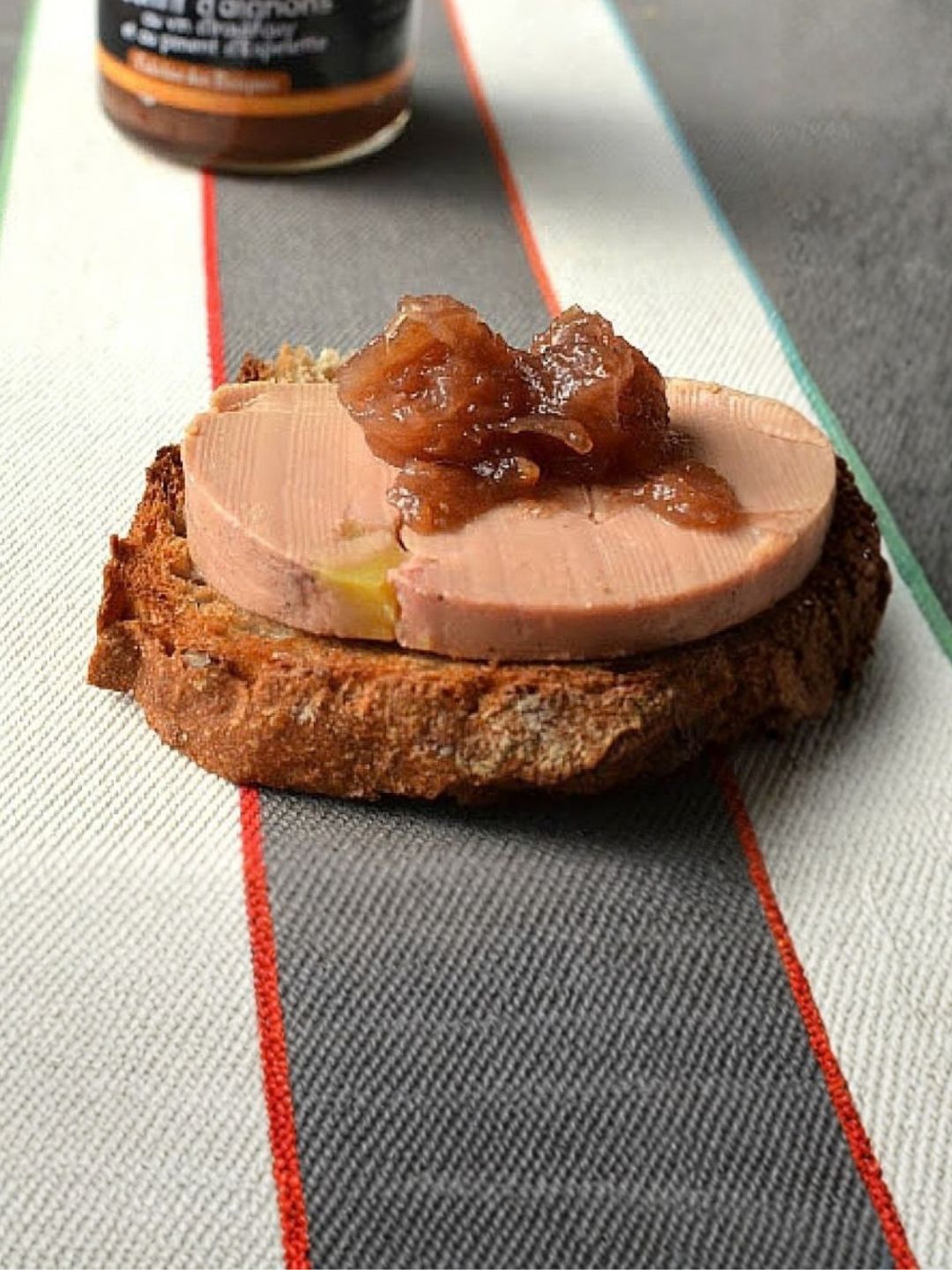 Toast foie gras confit d'oignon