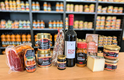 Coffret basque avec charcuteries et spécialités du Pays Basque
