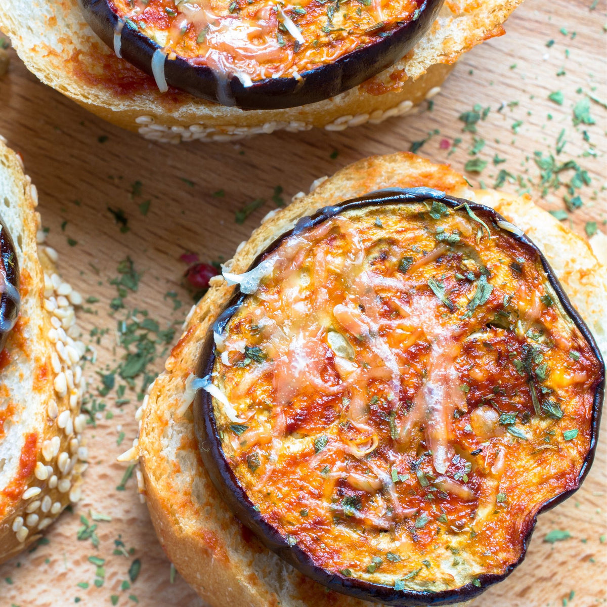 Idée recette : tartine poivronnade, aubergine, fromage de brebis 